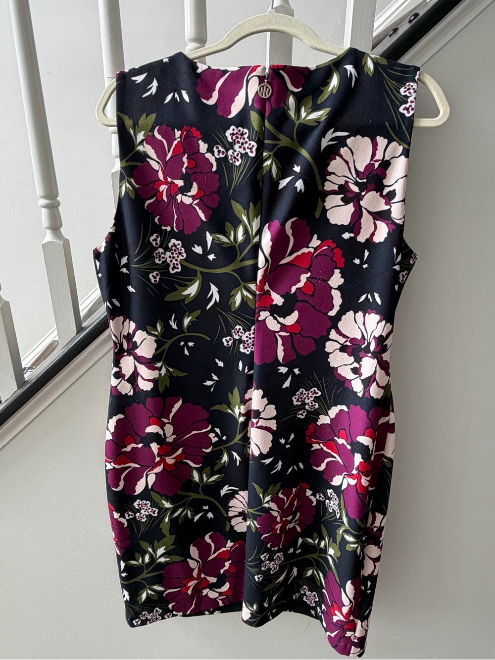 Tommy Hilfiger Navy Sleeveless Floral Shift Dress with Plum and Cream Blooms - Picture 2 of 3